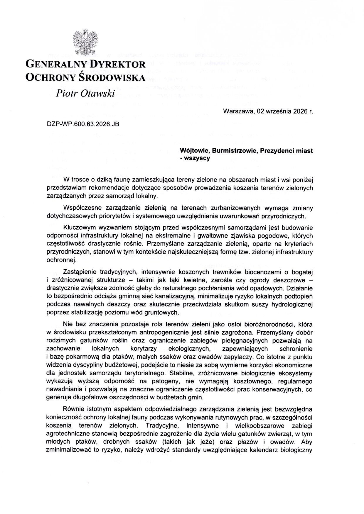 Dokument zatytułowany "Generalny Dyrektor Ochrony Środowiska" omawia rekomendacje dotyczące koszenia trawnik&oacute;w miejskich. Podkreśla znaczenie ochrony przyrody, odpowiedniego planowania i edukacji społecznej.